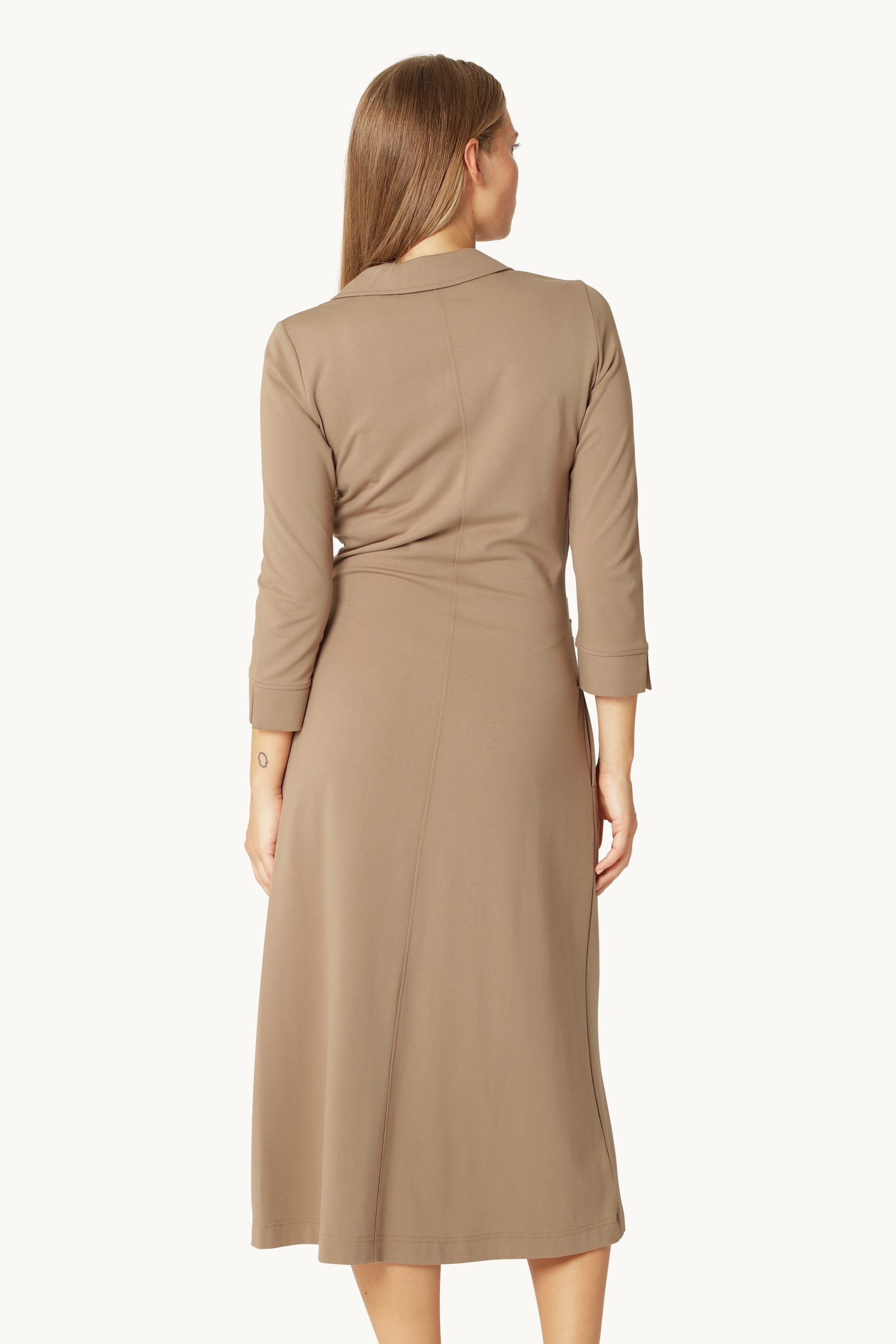 Kleid mit Langen Ärmeln und Falten - Greige