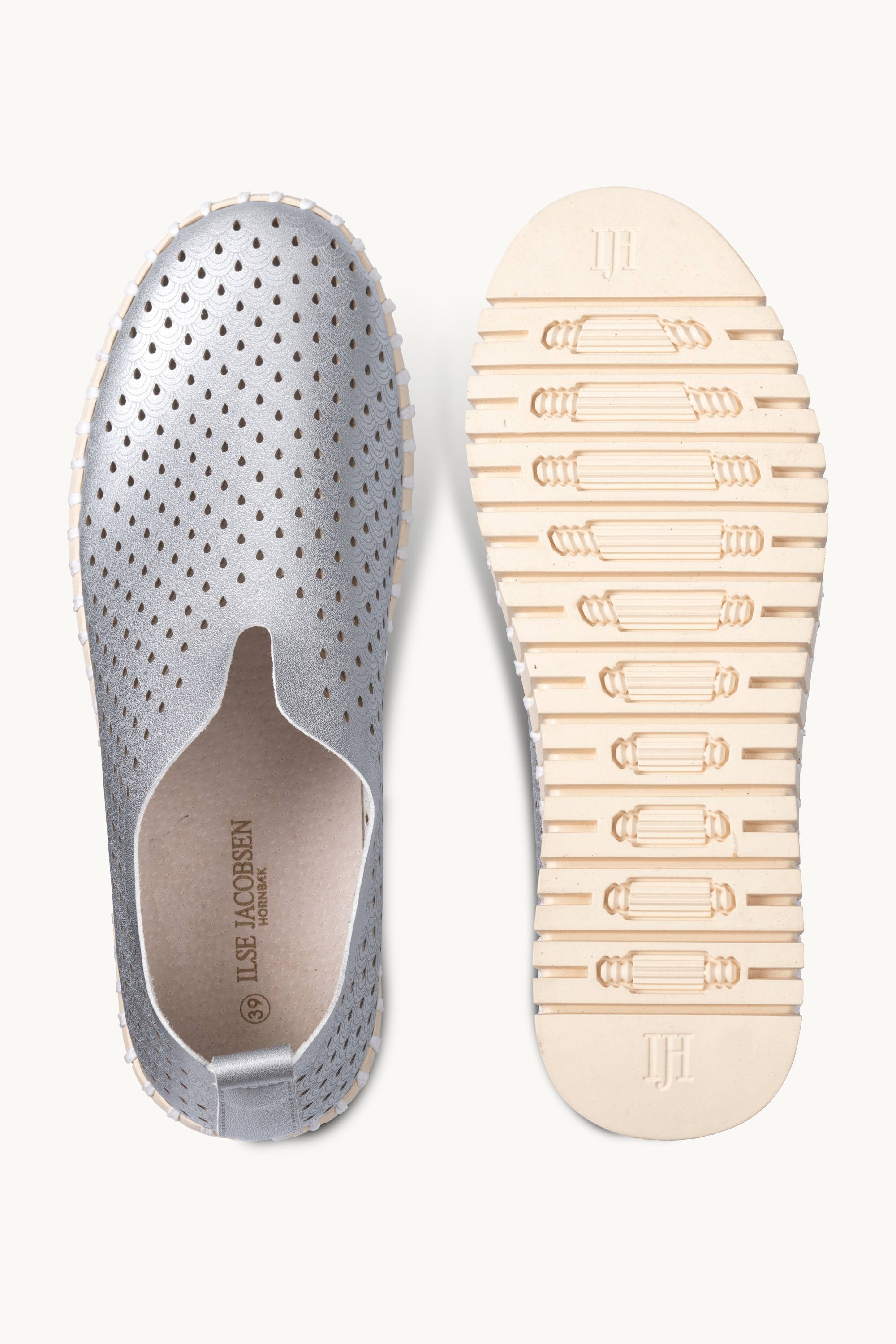 Tulip Slip-On Wedge - Silver Pearled Ivory