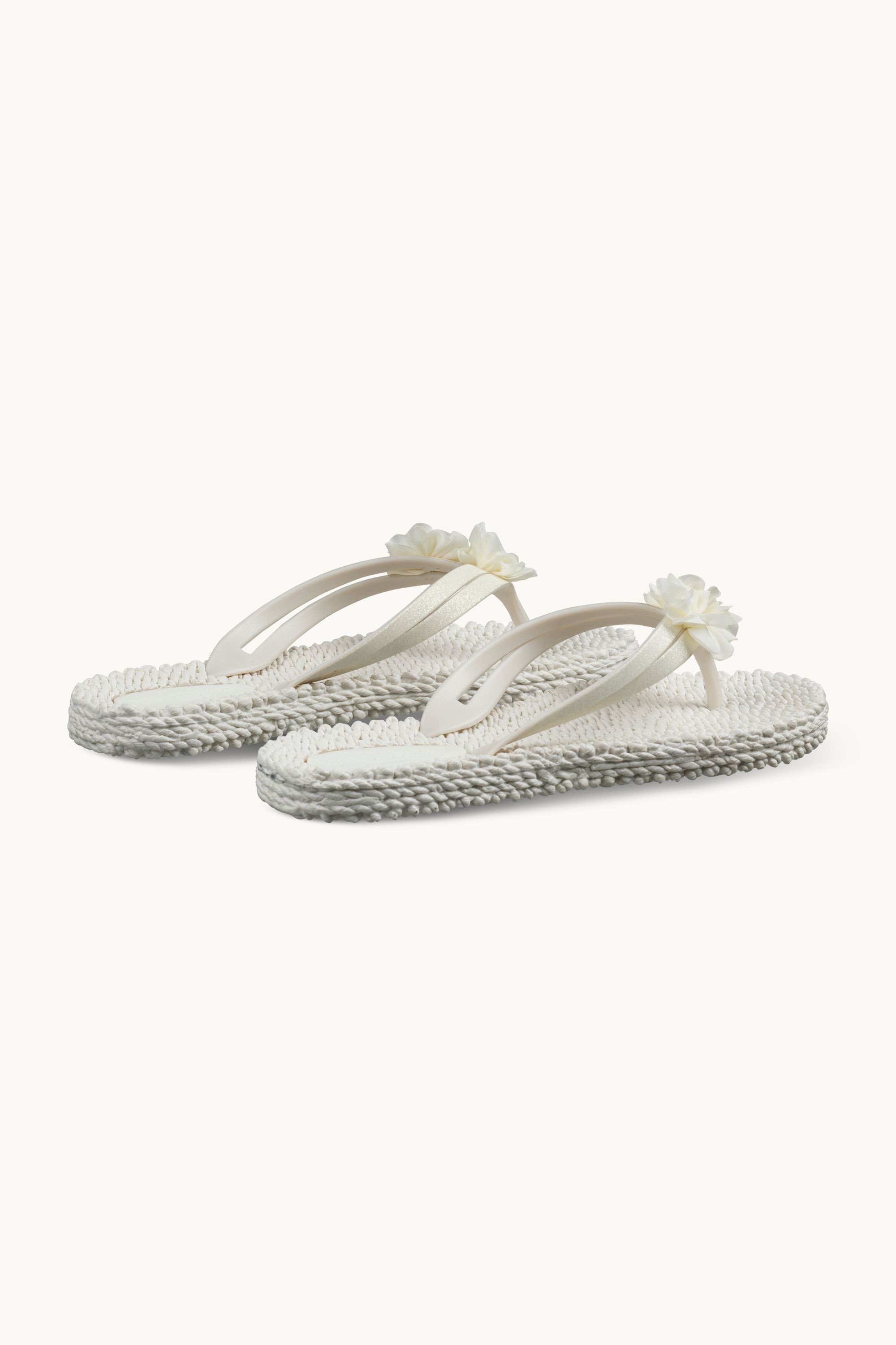 Flip Flops with Flowers - Creme