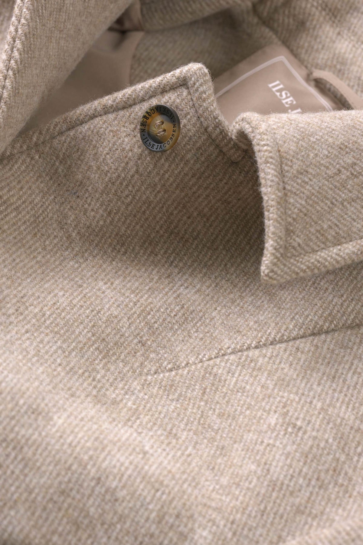 Kurze Jacke mit Knöpfen - Greige