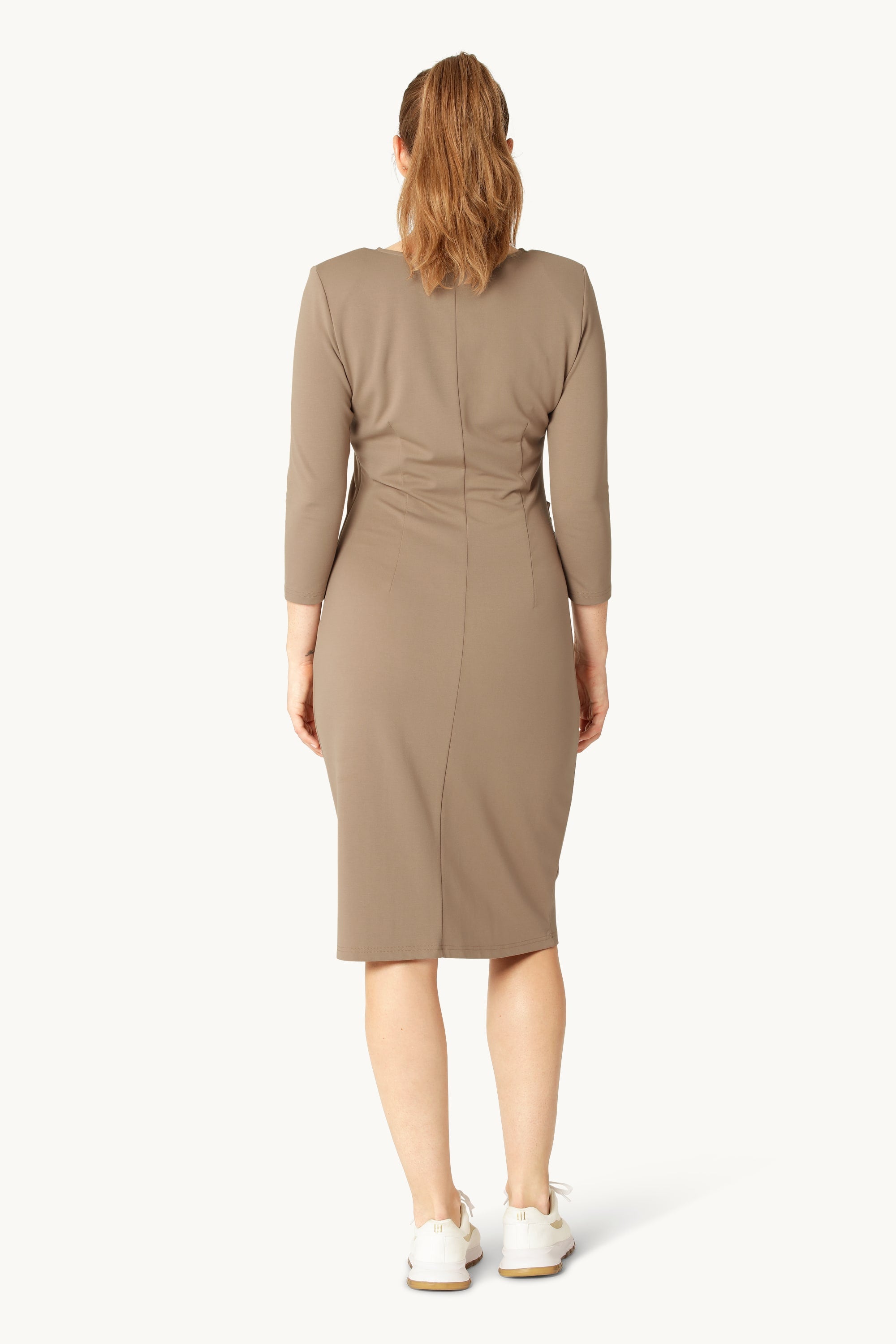 Kleid mit Falten - Greige