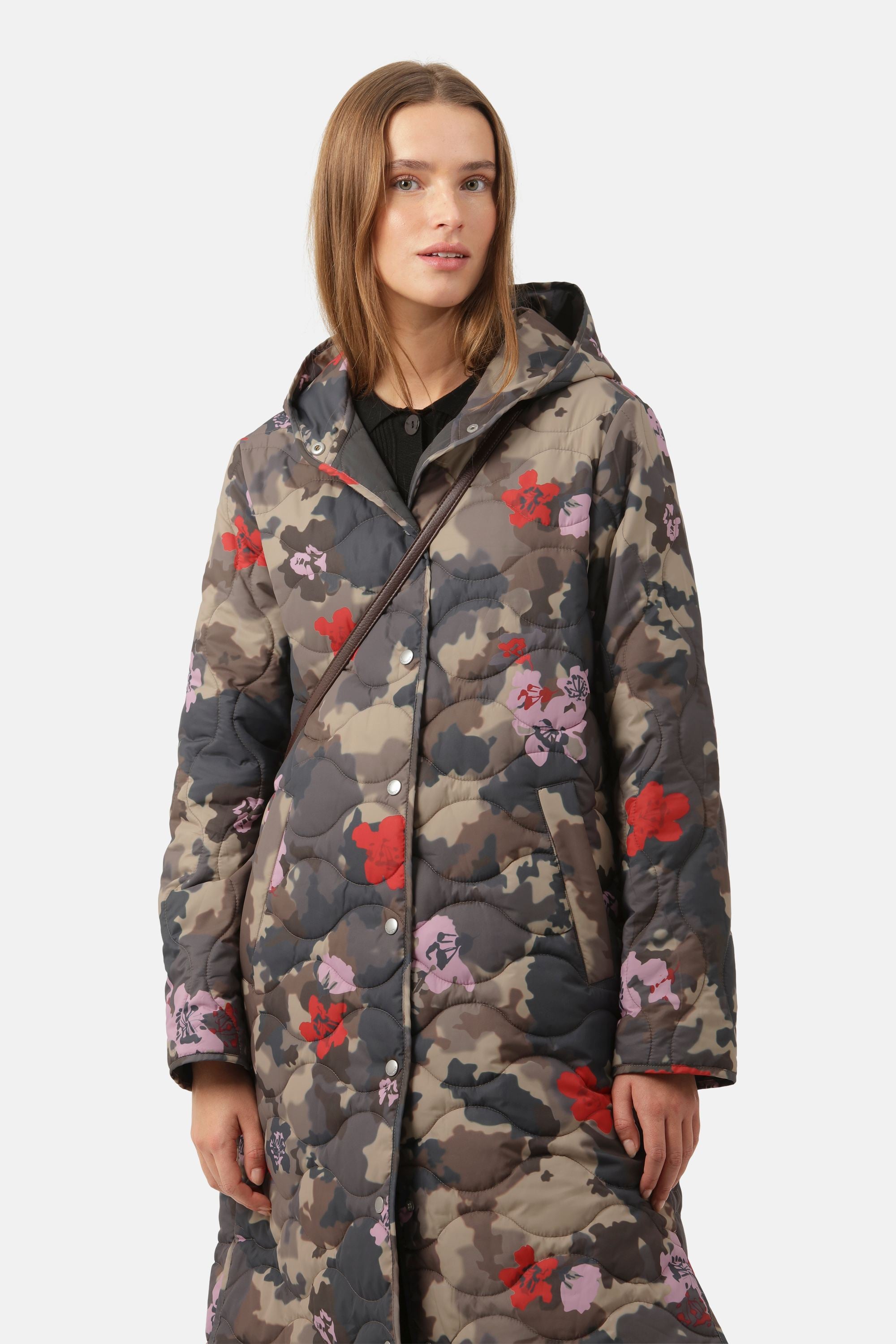 Langer Steppmantel - Floral Camo