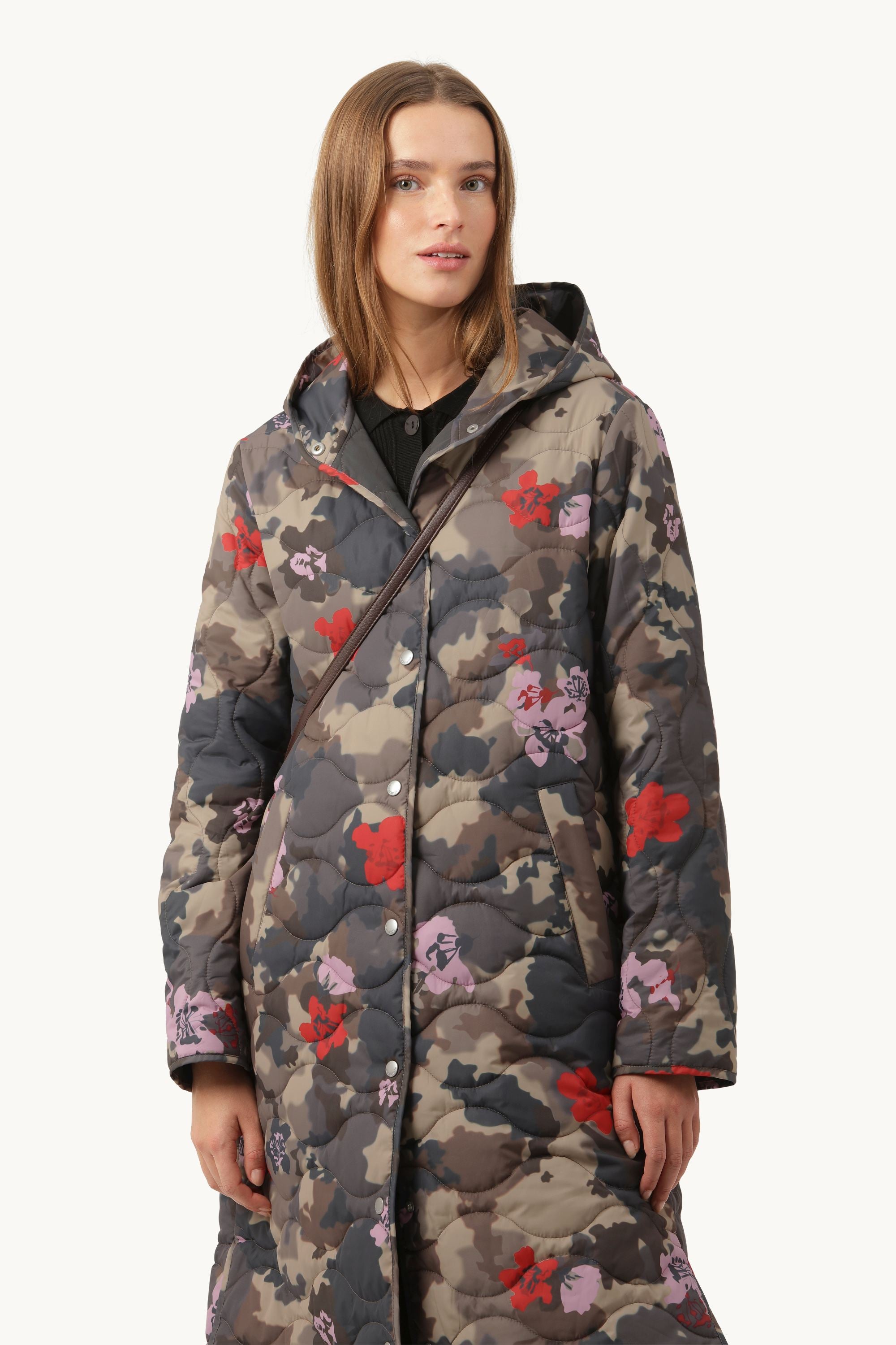 Langer Steppmantel - Floral Camo