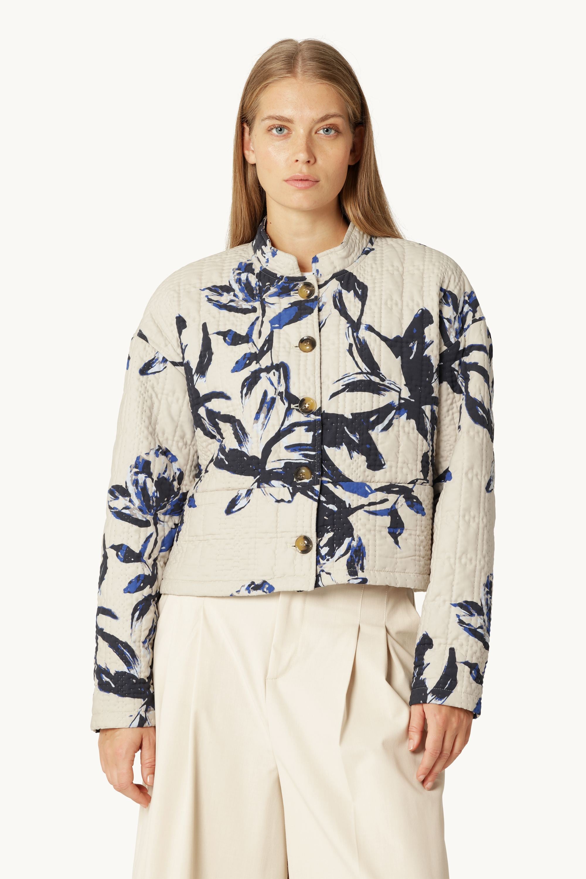 Kurze Steppjacke - Beige Artsy Stroke Flower