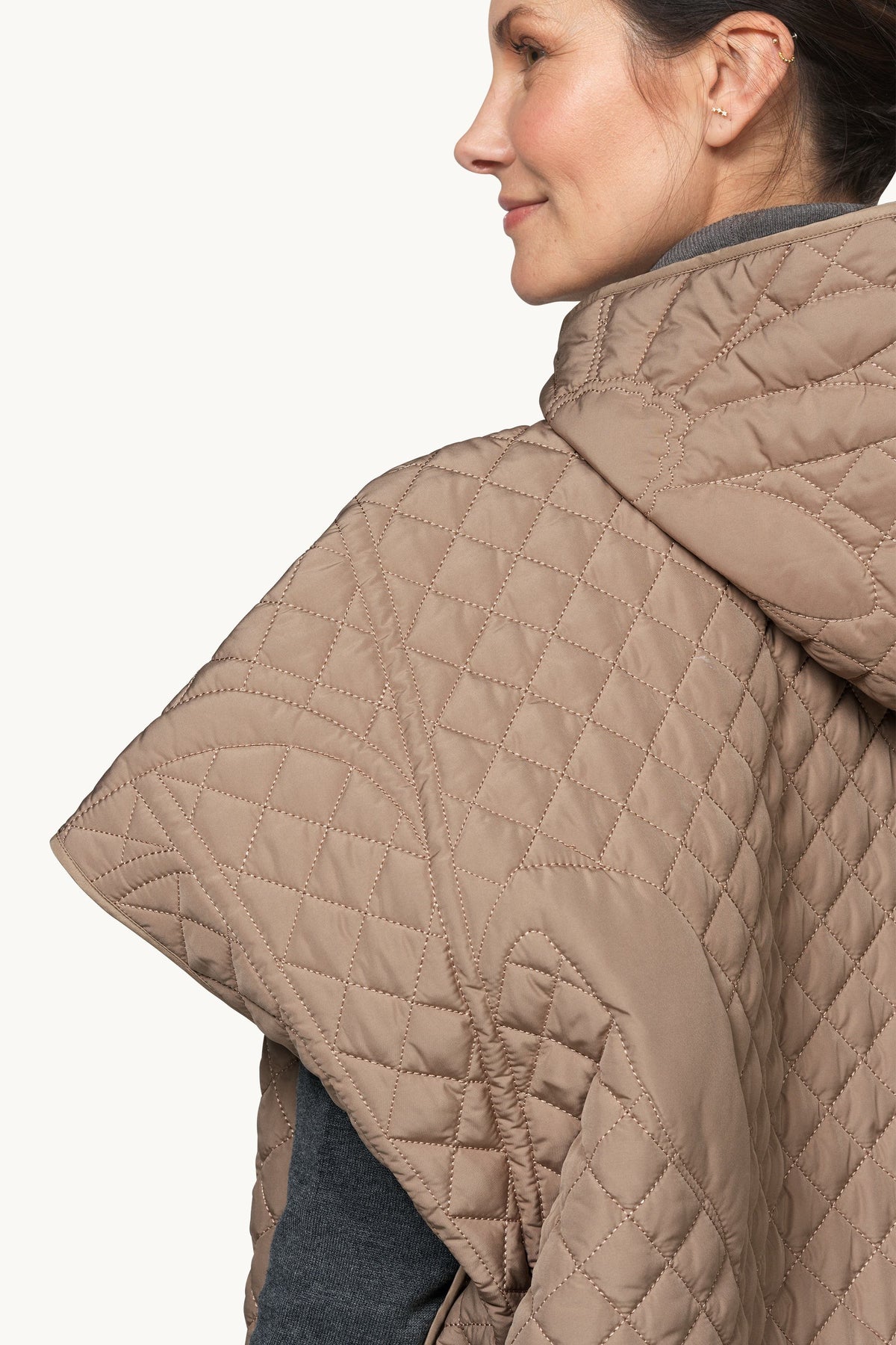 Gesteppter Poncho - Sepia Tint